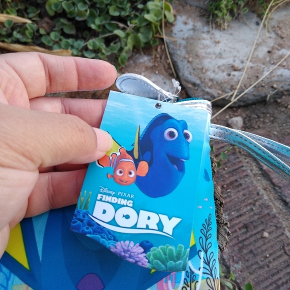 Finding Dory Wristlet - Picture 4 of 7